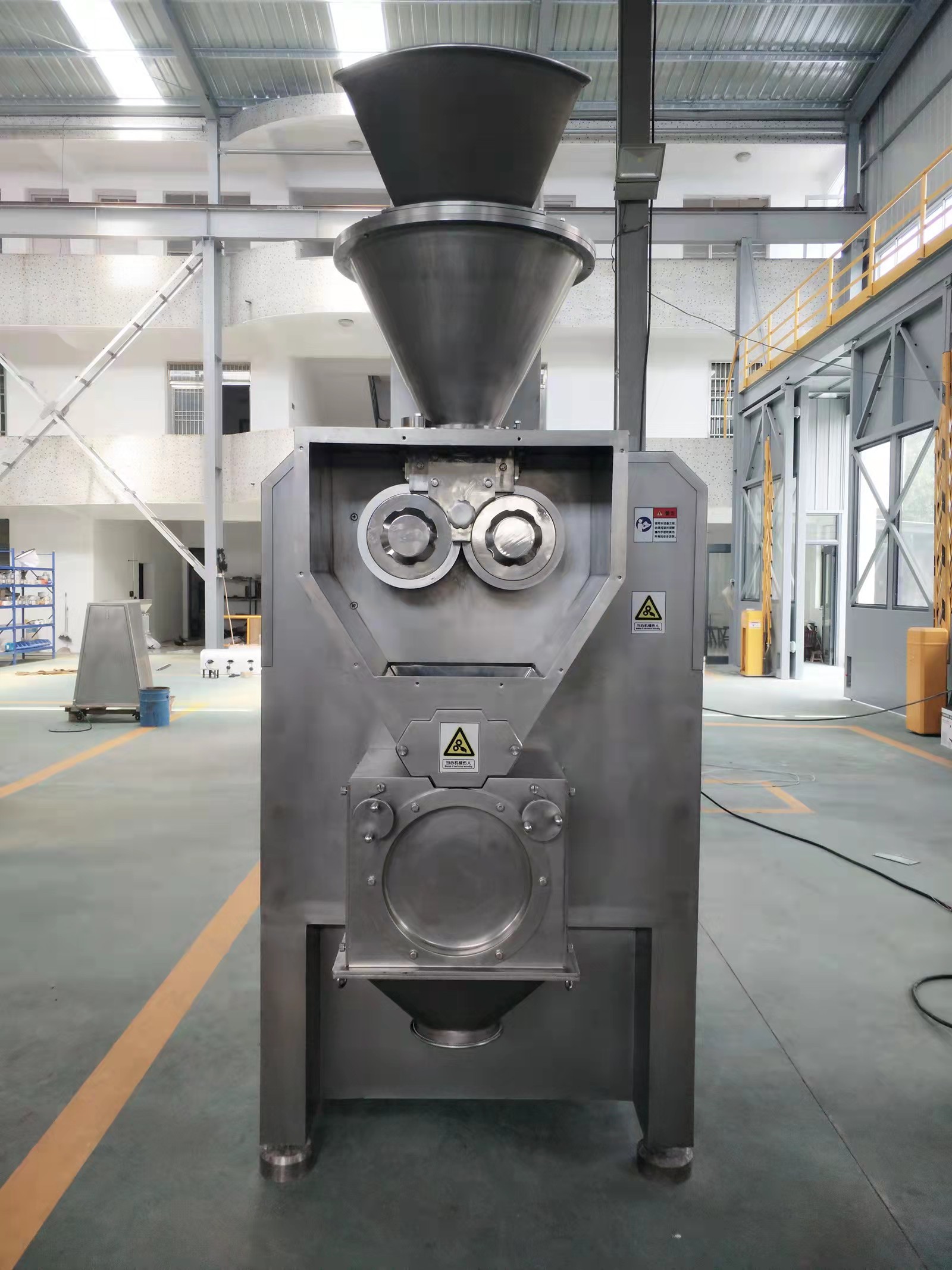 Environment-friendly and clean dry granulator machine